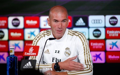 诺亚体育独家-楚阿梅尼带小球员训练